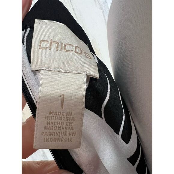 Chico’s Size 1 (US M) Off-Shoulder Long-Sleeve Top Black White Leaf - Picture 7 of 9